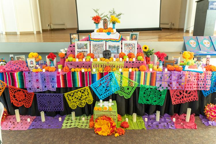 密歇根州立大学丹佛_Dios de los Muertos_Decorated Alter_DSC01202_JG_110222